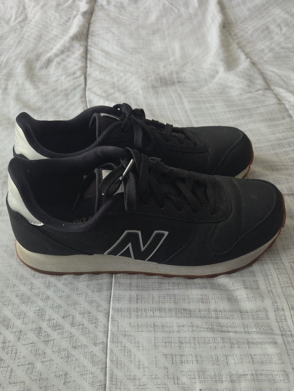 New Balance Women's Black and White Low-Top Sneakers